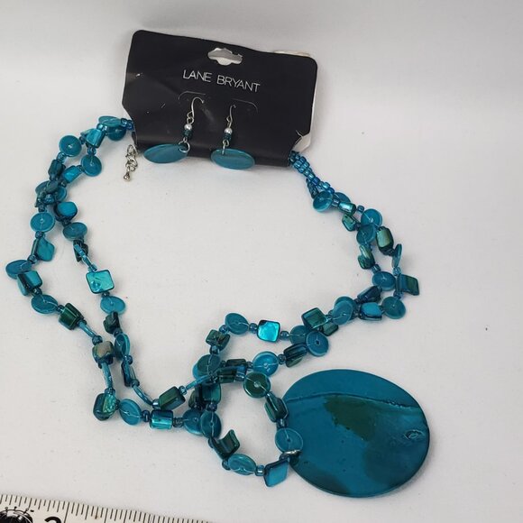 Lane Bryant Beautiful Blue Round Pendant Dyed Shell Design 2 Strand Necklace NWT - Picture 3 of 9